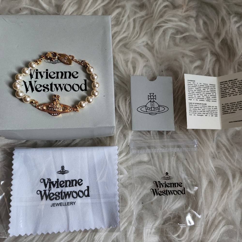 Vivienne Westwood Gold Saturn Pearl Bracelet - Picture 5 of 5